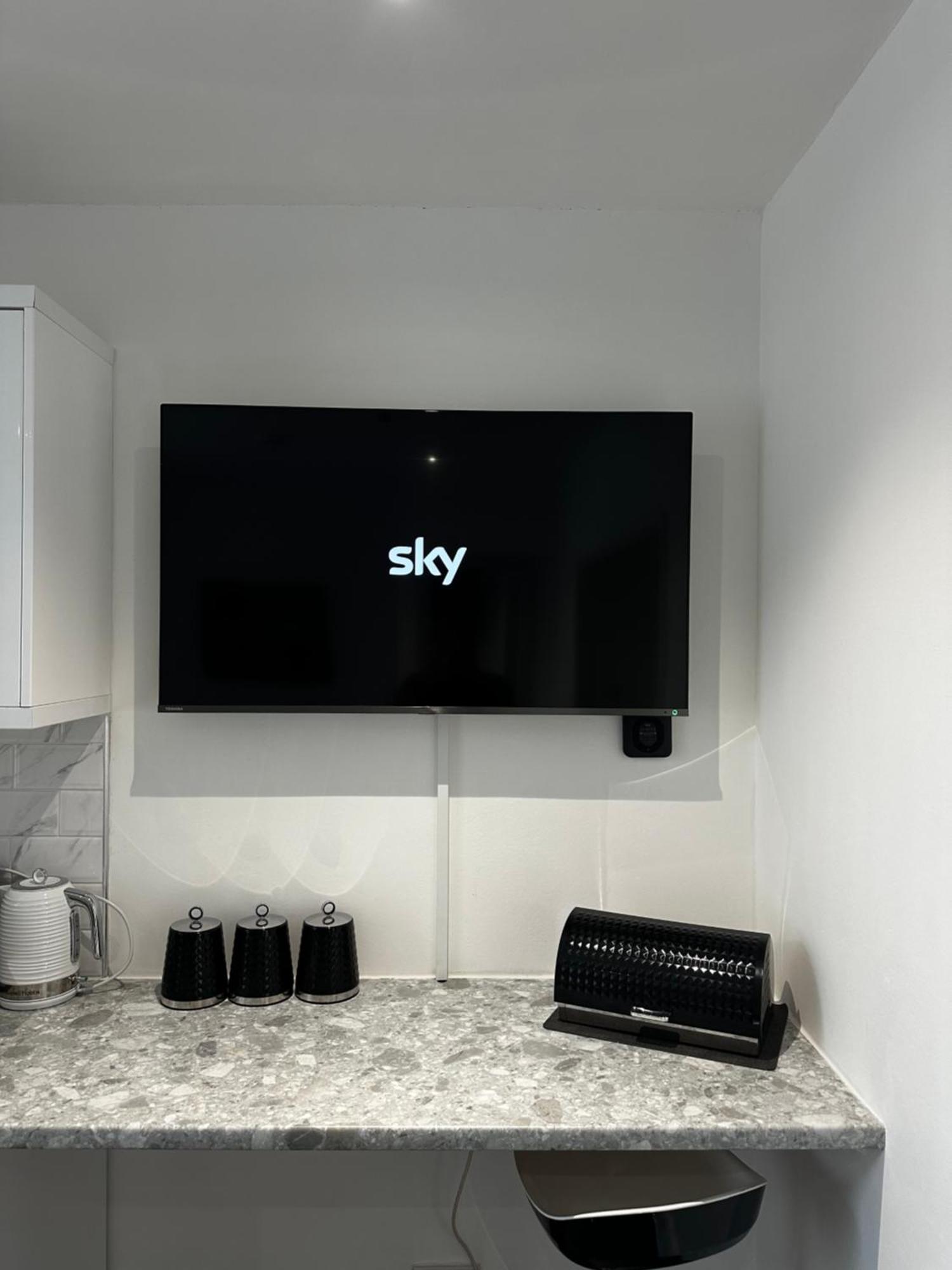 Town Centre Studio Flat Merthyr Tydfil Extérieur photo