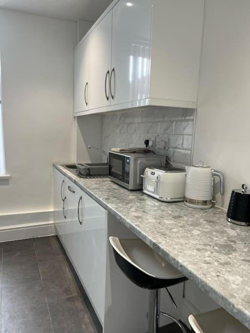 Town Centre Studio Flat Merthyr Tydfil Extérieur photo