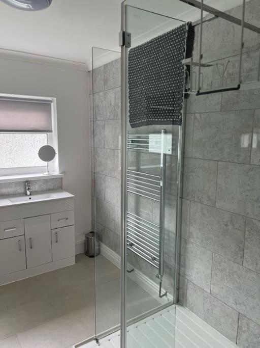 Town Centre Studio Flat Merthyr Tydfil Extérieur photo